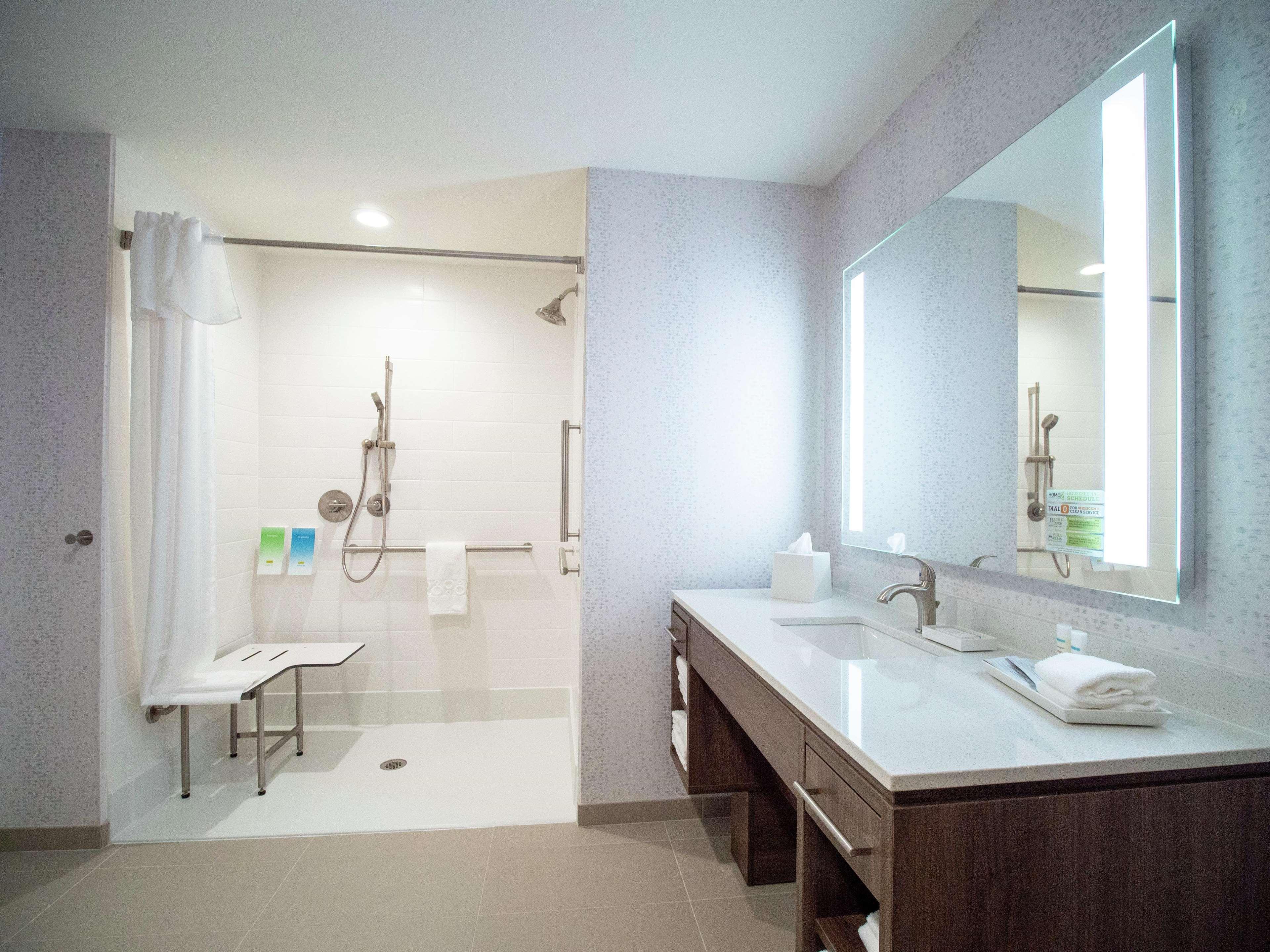 Hotel Home2 By Hilton Nw Expressway 3*