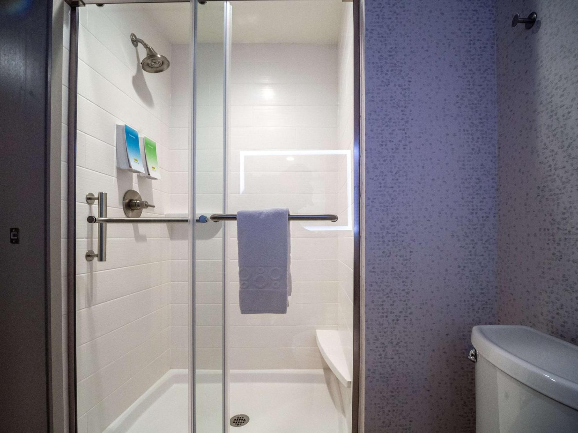 Hotel Home2 By Hilton Nw Expressway 3*